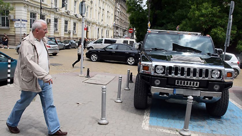 Провеждат акция срещу паркиране на места за хора с увреждания