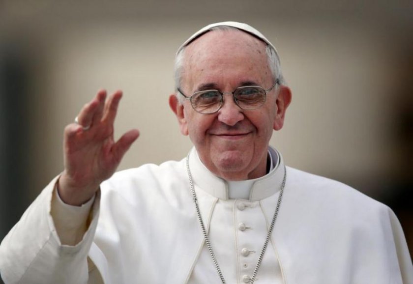 Щедрост: Папата подари палат на несретници