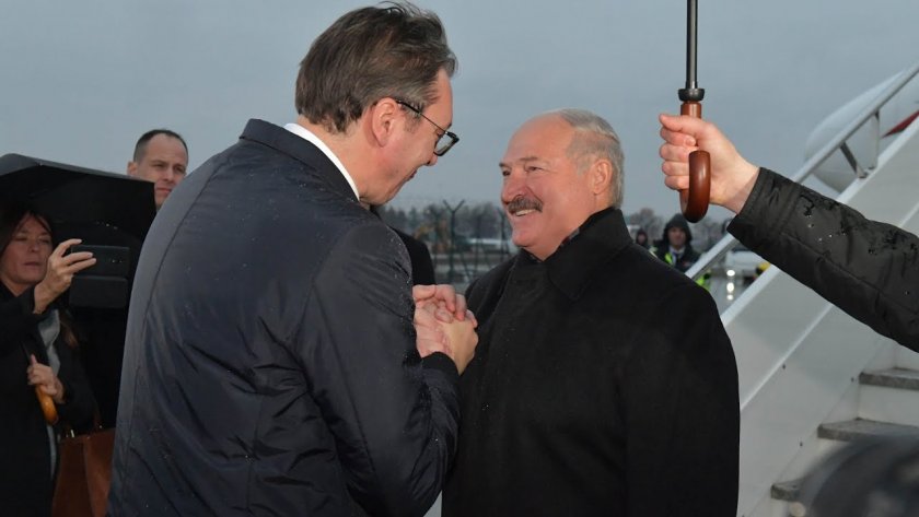 Лукашенко бе посрещнат с държавни почести в Белград