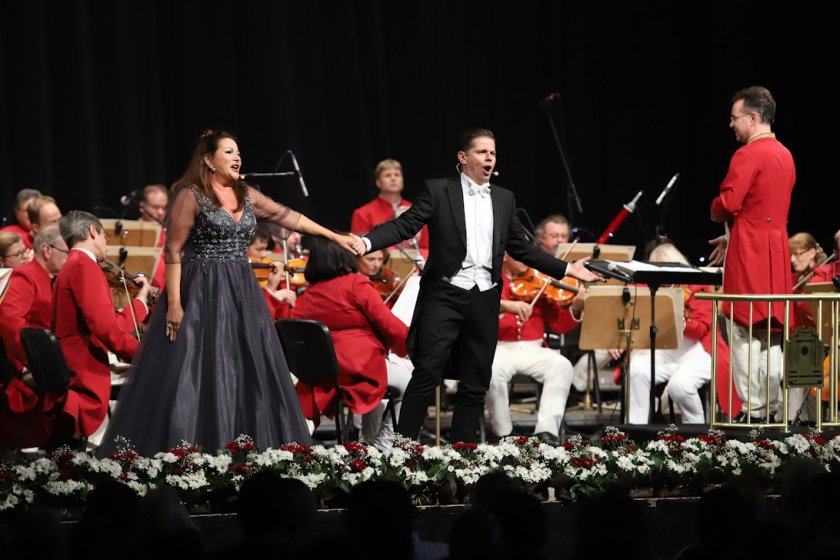 Шампанско и 5000 сърца за "Щраус Виена Оркестър" в София