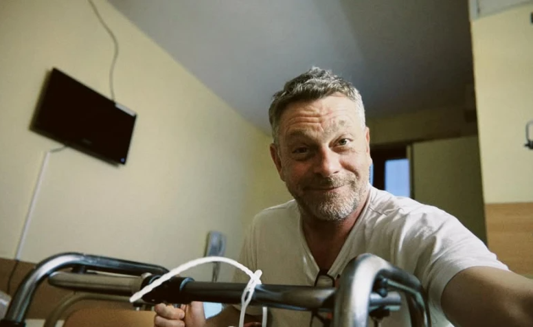 С усмивка на лицето и с проходилка пред себе си – Юлиан