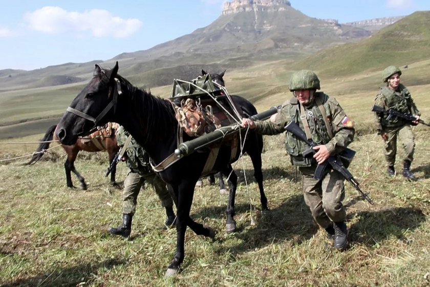 Специфични "транспортни средства": Руската армия воюва на коне и магарета в Украйна 