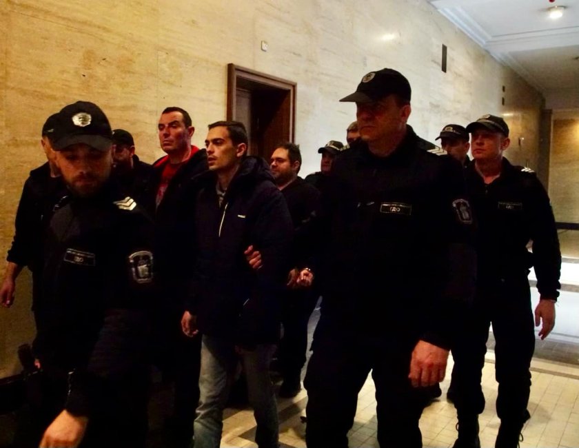 СГС остави в ареста четиримата задържани за вандалски прояви пред