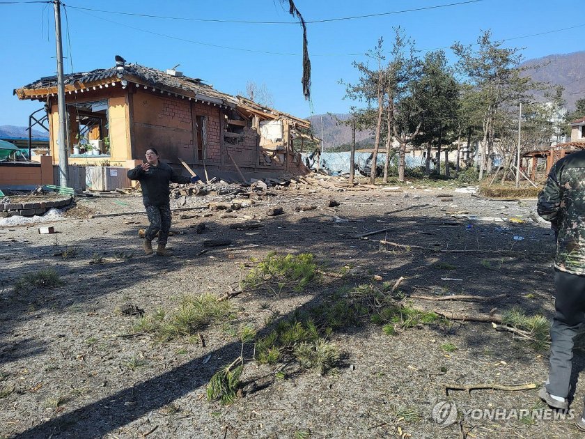 Самолет на южнокорейските ВВС пусна 8 бомби по погрешка, 7 души са ранени