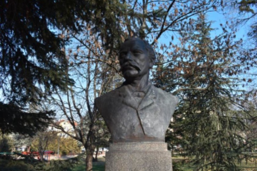 Експерти искат 10-годишна забрана за поставяне на нови паметници в София