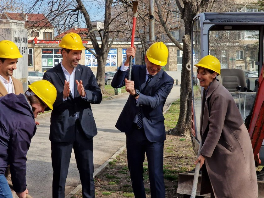 Подновен е ремонтът на ул. Опълченска“ след разрешение на ДНСК.