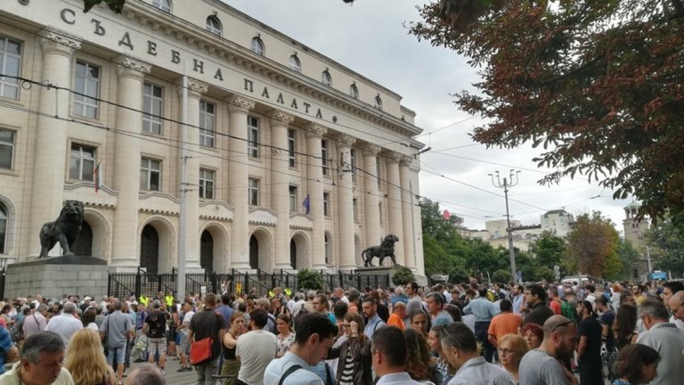 Протест на гневни граждани ще разтърси Съдебната палата в сряда