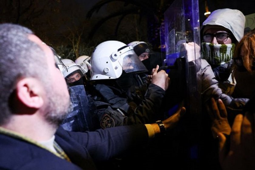 Сблъсъци със силите на реда при протестите срещу ареста на