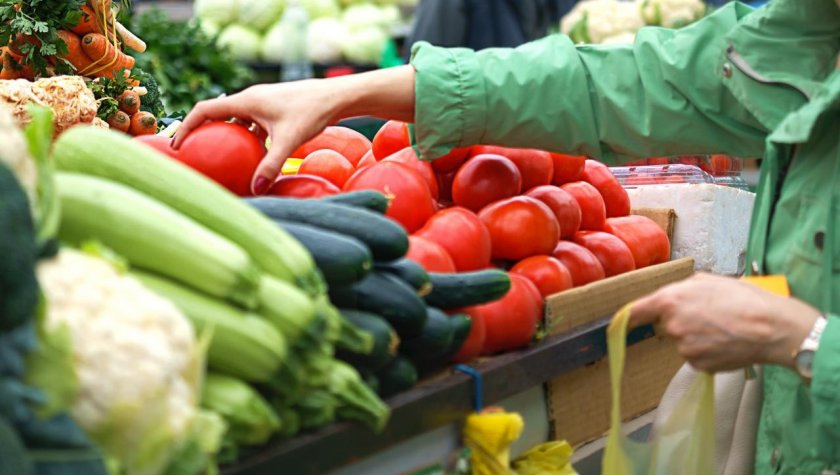 100 леи или 40 лева плаща в момента един румънец