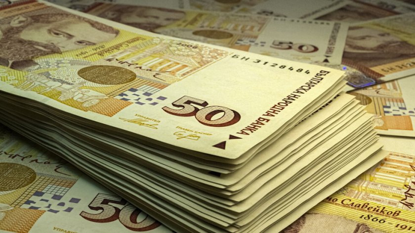 Дете откри голяма сума пари в метрото, докато е с