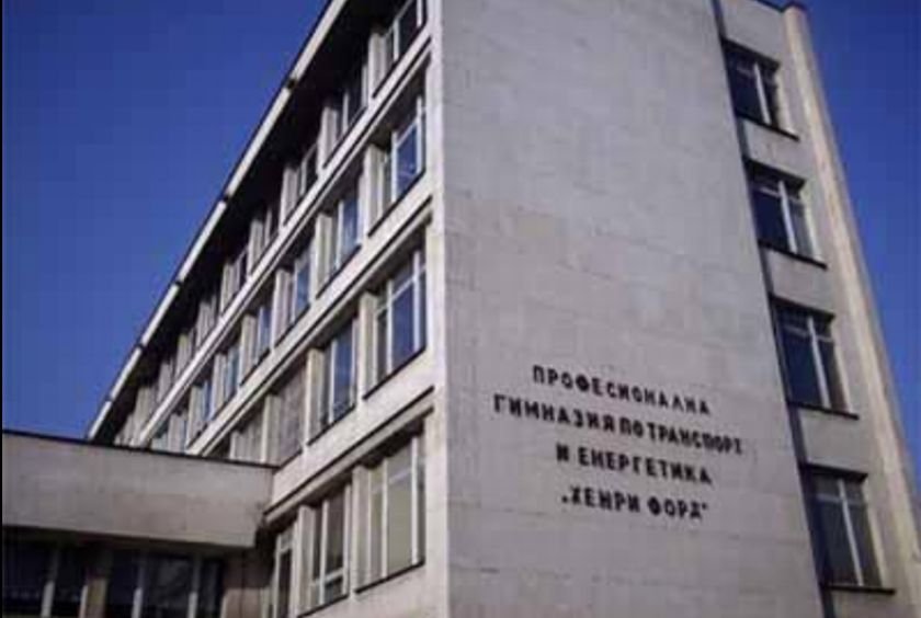 Ученик падна от етаж на столично училище. По информация на