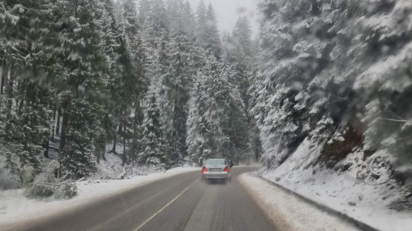 До 20 сантиметра е натрупаната снежна покривка в Смолянска област.