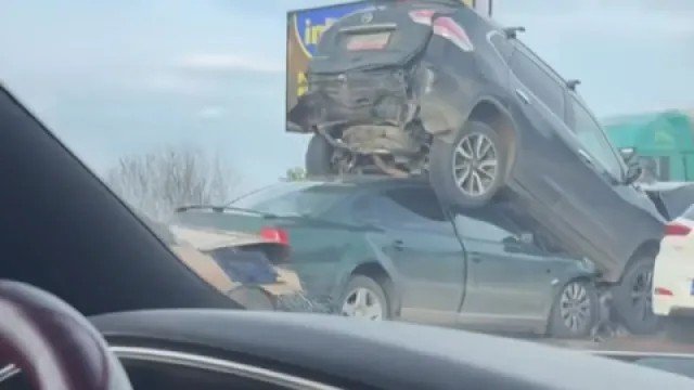 Две верижни катастрофи са станали на автомагистрала Тракия“, съобщиха от МВР. Трафикът
