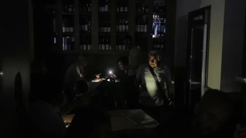 Големите градове в Испания и Португалия останаха без ток заради