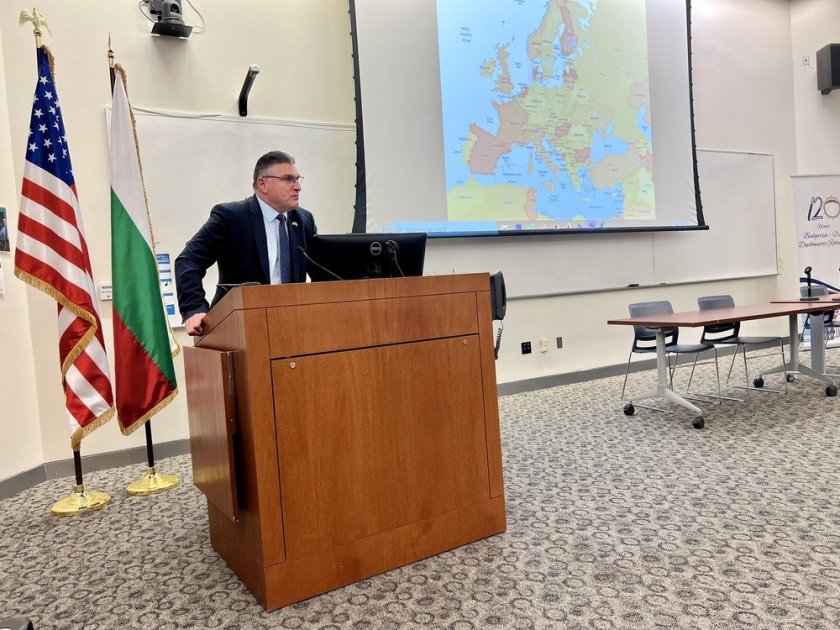 Посланикът на България във Вашингтон Георги Панайотов е подал оставка