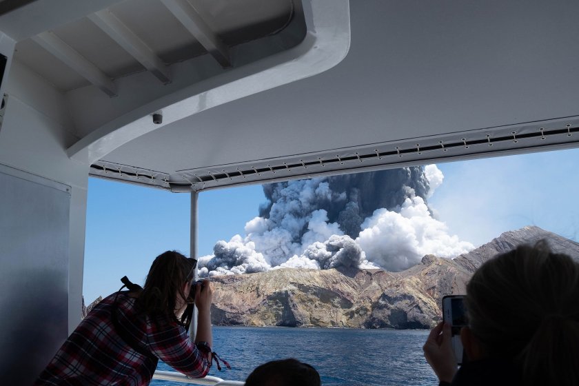 Вулканът в Нова Зеландия изригна отново 