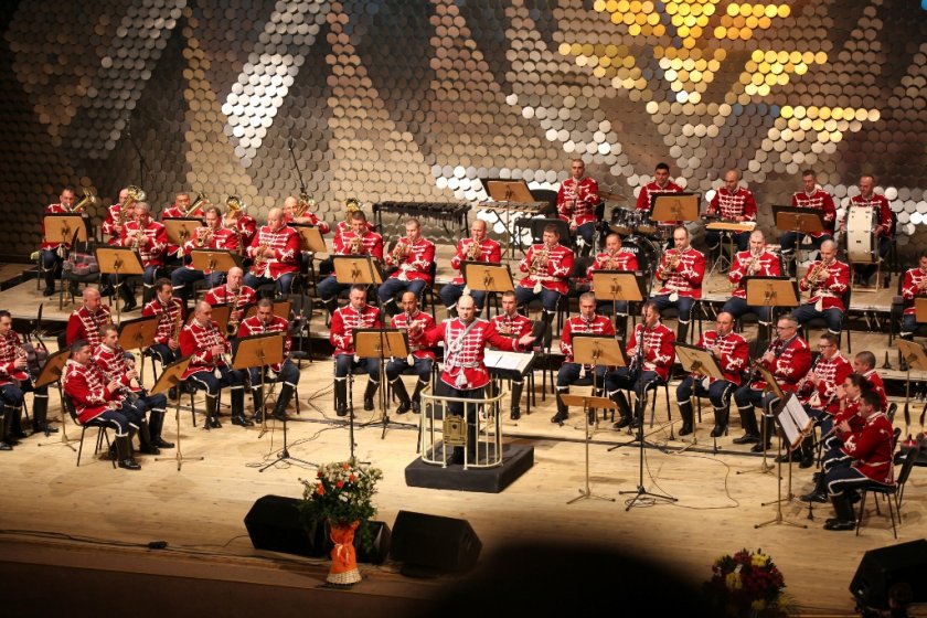 Безплатен концерт на гвардейския оркестър в зала "България"