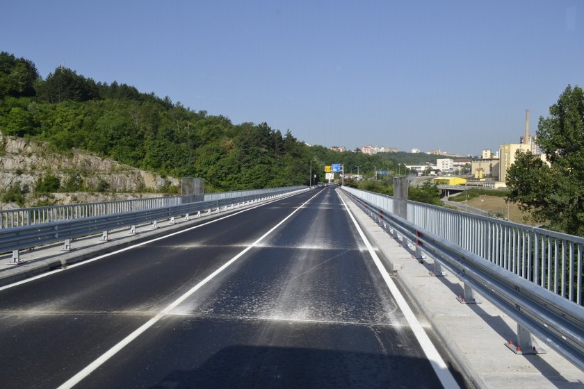 Ремонтират 13 км пътища във Велико Търново