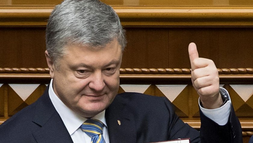 Хвърляха яйца по Порошенко по време на протест