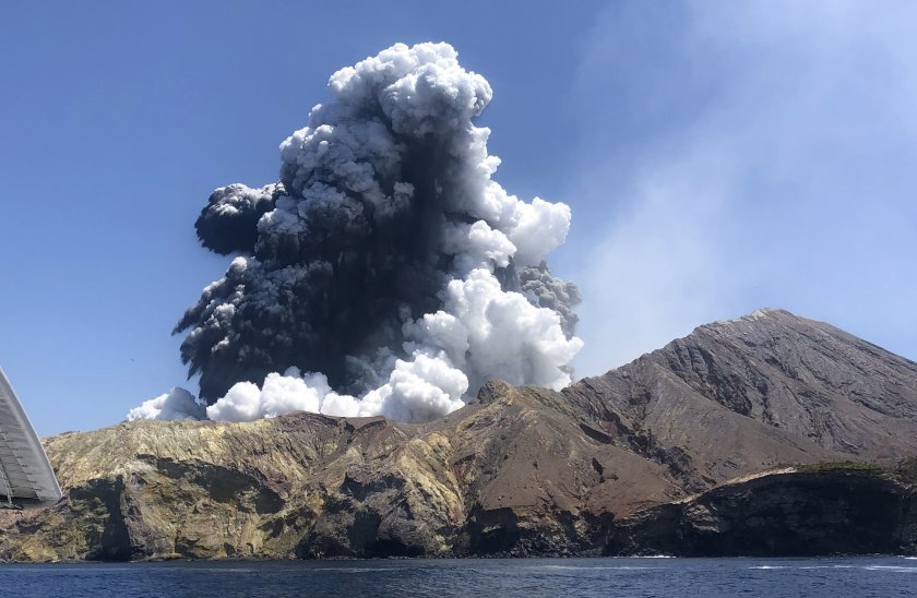 Нова Зеландия поръчва човешка кожа за пострадалите от изригналия вулкан