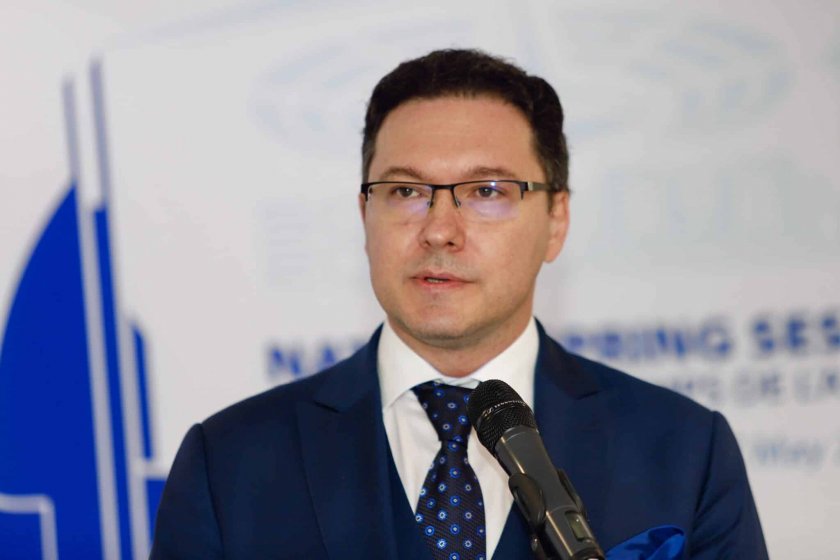 Рапорт приет: Митов пришпори министрите да действат за системата BG-ALERT