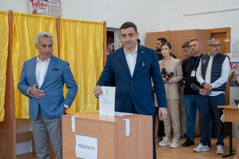 РЕЗИЛ, КОМШУ: Копейката Симион води убедително в Румъния