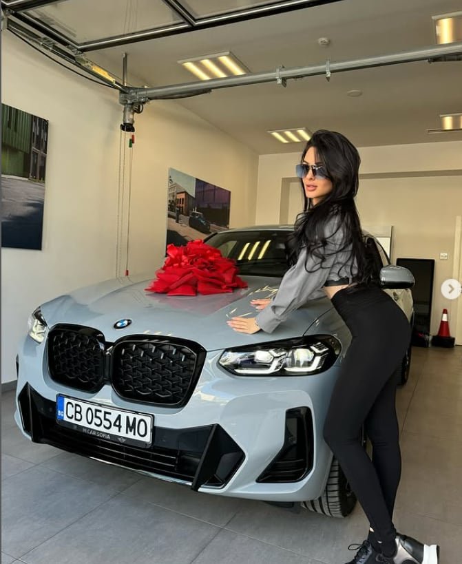 Подарък от мен за мен!“, написа в социалните мрежи Симона