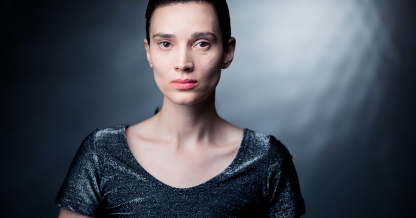 Българска актриса се пусна както майка я е родила и