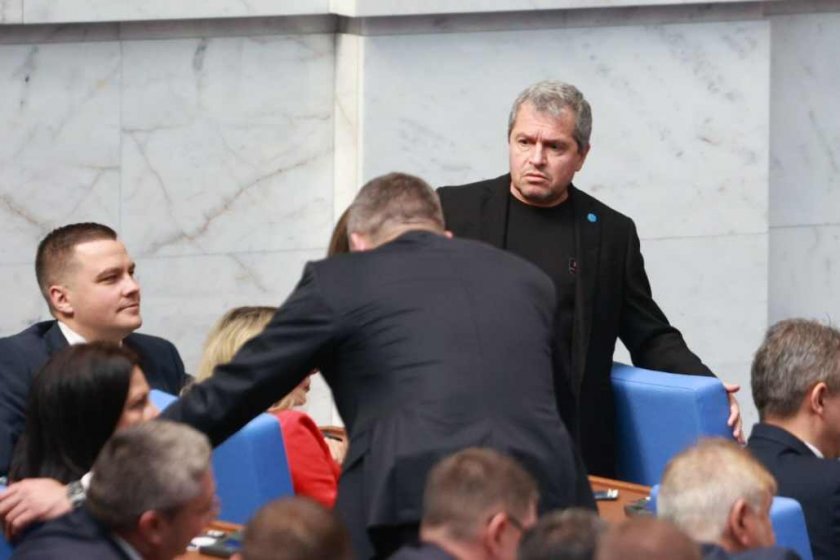 Първите три реда от ИТН си позволяват нещо, което е