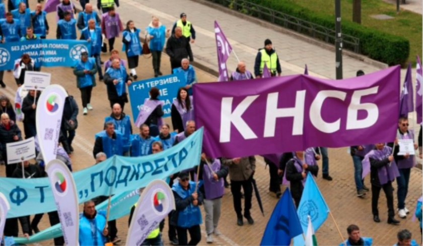 При средно 3900 бруто шофьорите от градския транспорт блокират София в сряда