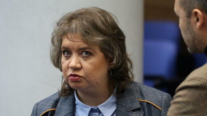 Председателят на Народното събрание Наталия Киселова връща на президента Румен