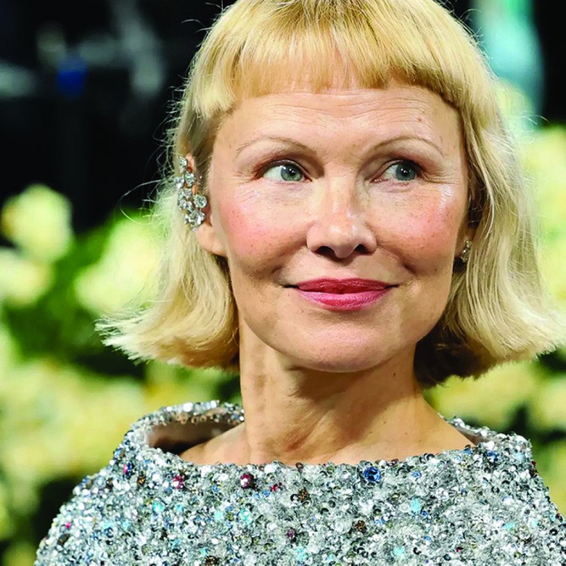 Вижте Памела Андерсън като облизана чиния - без капка грим