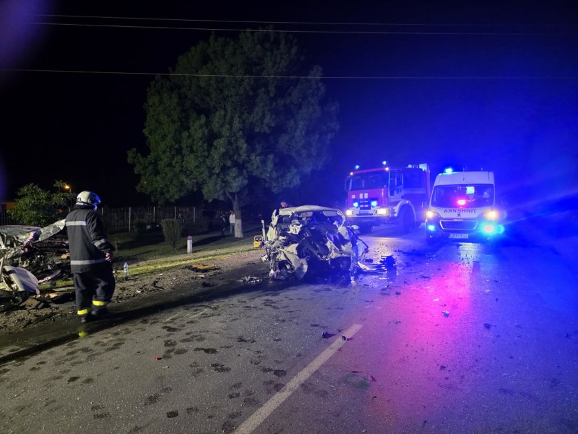 Двама млади мъже са загинали, а двама са тежко ранени