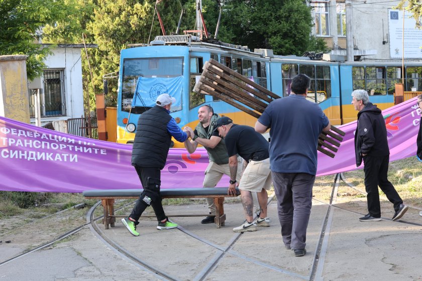 Протестът на наземния градски транспорт в София продължава и утре,
