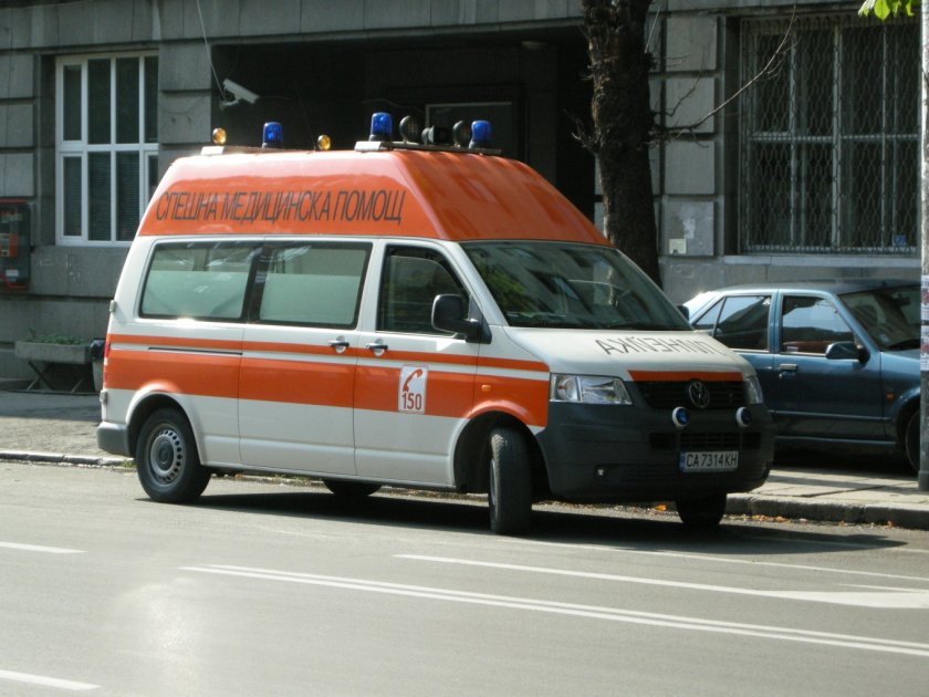 Момчетата, свили линейка в Дългоделци, са с крими досиета