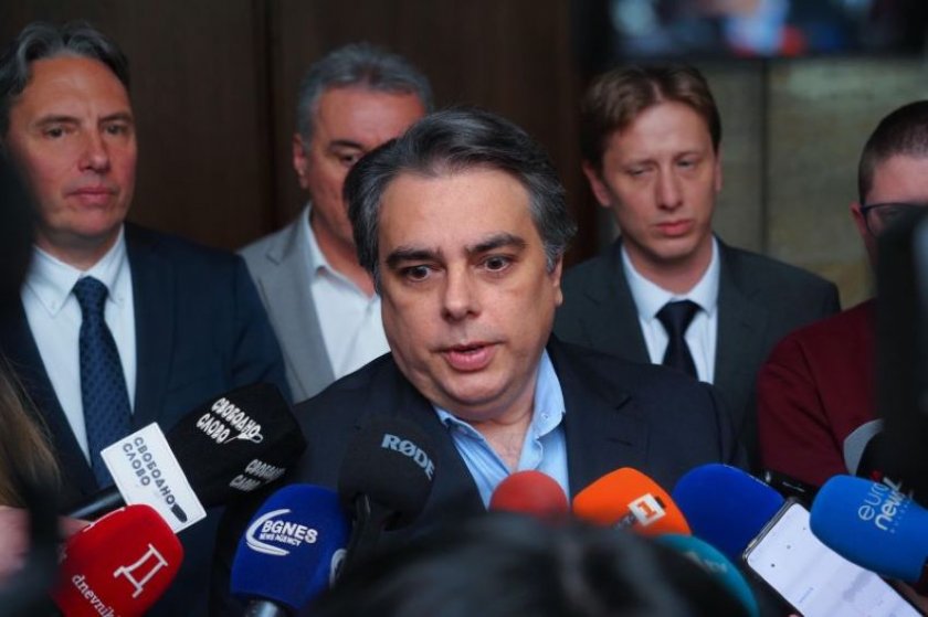 Асен Василев: Ненормално е медиците да са с по-ниски заплати от шофьорите в София