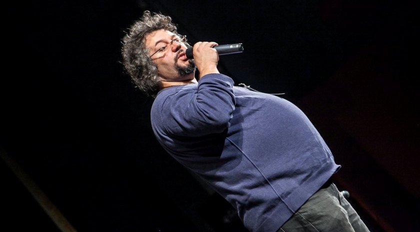 Колоритният депутат от ПП-ДБ Манол Пейков отново прикова погледите към