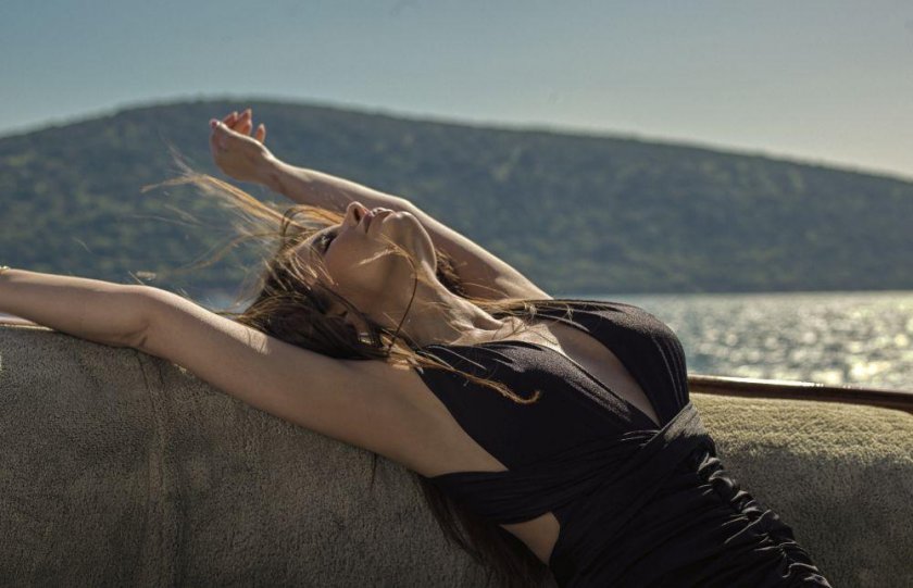 Анелия е единствената родна звезда, на която е позволено да снима