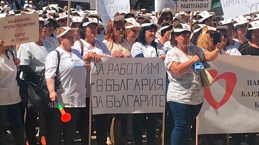 Медицинските сестри излизат на ефективен протест по подобие на софийските шофьори