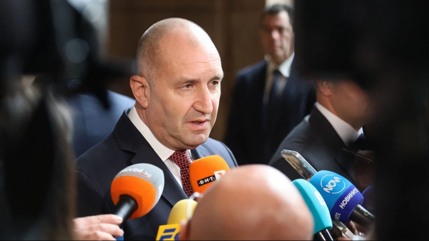 Синът на президента Румен Радев първоначално е сключил, а после