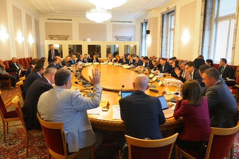 Комисията по енергетика отхвърли ветото на президента върху промените в закона за ВЕИ 