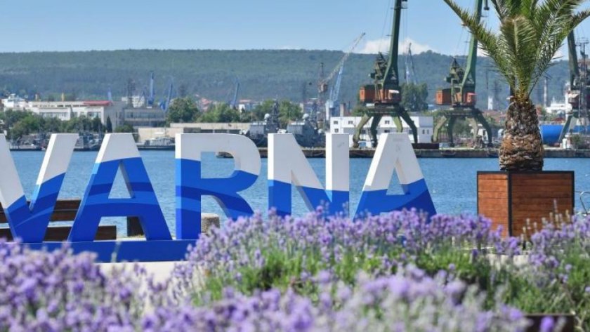 Строят огромен асансьор до морето във Варна (СНИМКИ)