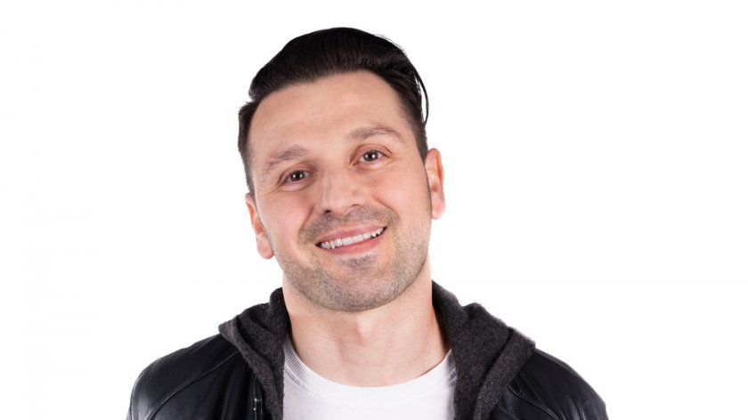 Фен на сериала Под прикритие“ и по-специално на Александър Сано