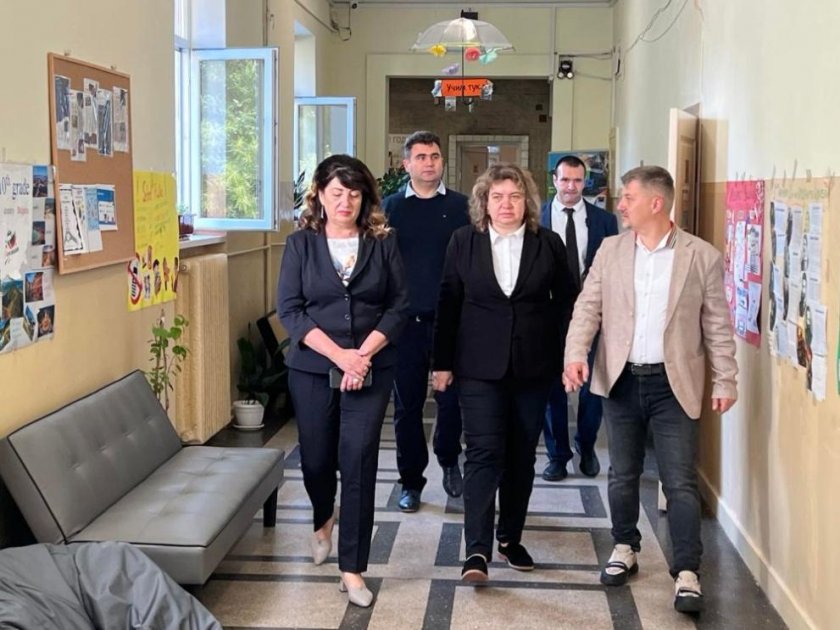 Киселова изнесе открит урок за работата на парламента