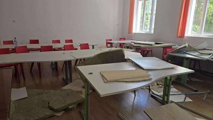 Падна таван по време на час в музикалното училище в Пловдив (СНИМКИ)