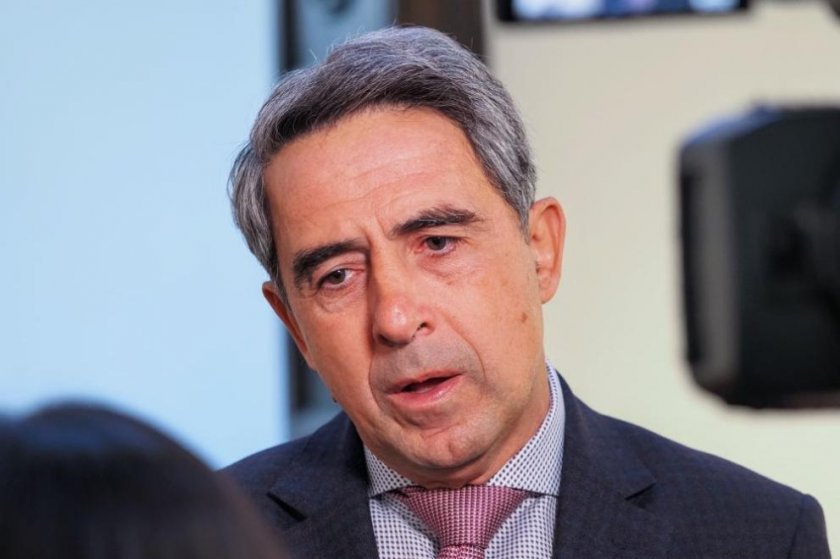 Радев иска да е спирачка и тежък популист, който загърбва