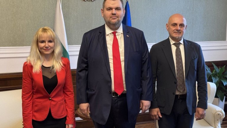 Още една депутатка напусна групата на Доган в НС