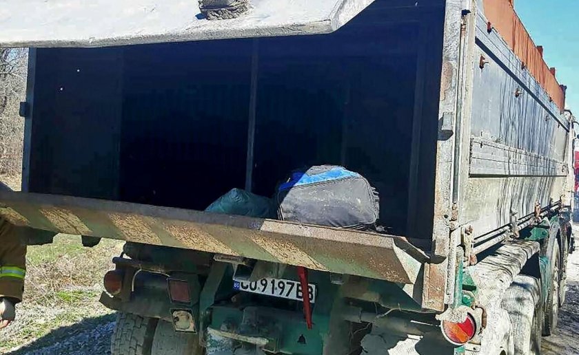 Бургаската схема за трафик на мигранти: Петима каналджии остават в ареста