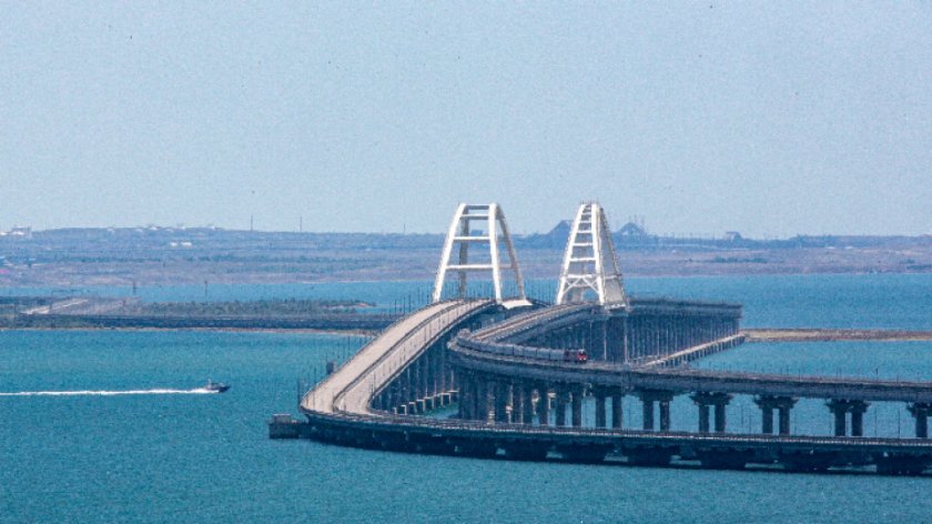 Движението по Кримския мост е възстановено