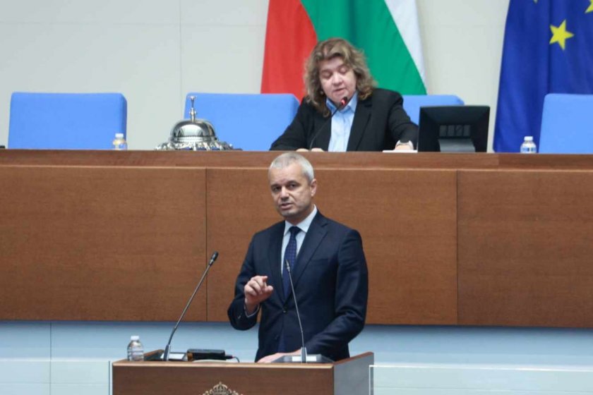 Вандалите от „Възраждане“ запазиха имунитетите си